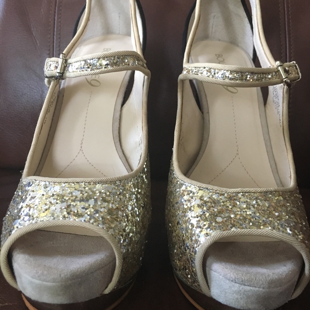 Gold & Black size 7 unique platform pump heels - Picture 5 of 8
